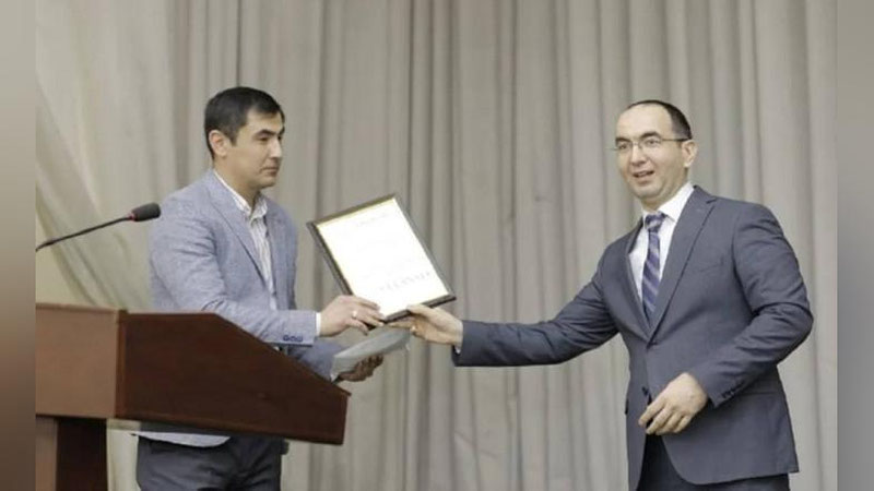 Изрображение 'Сотрудник кадастровой службы за отказ от взятки премирован деньгами и путевкой в санаторий'