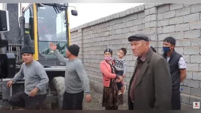 'Qibray tuman hokimi xalqqa qarshimi?'ning rasmi