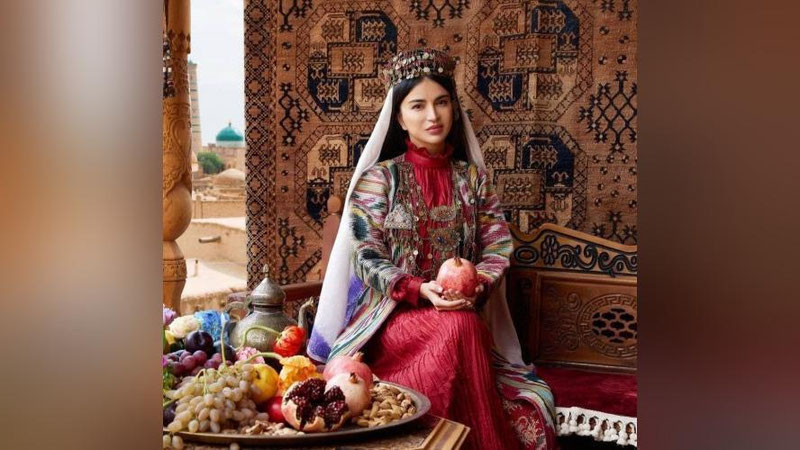 'Saida Mirziyoeva o`zbek va qoraqalpoq tarixiga oid milliy liboslarda tushgan suratlarini e`lon qildi'ning rasmi