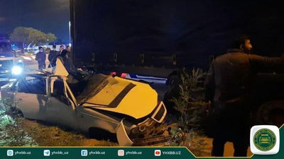 'Toshkentda 17 yoshli yigit boshqarib borayotgan  "Nexia" yuk avtomobiliga urilib halokatga uchradi'ning rasmi