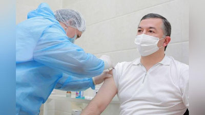 'Bosh vaziri o`rinbosari Behzod Musaev ham koronavirusga qarshi emlandi'ning rasmi