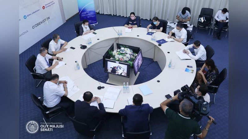 'Senat  ekoligiya bilan bog`liq qonunlar ijrosini muhokama qildi'ning rasmi
