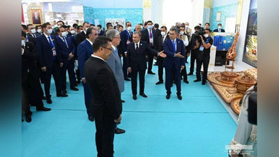 Изрображение 'Лидеры государств Центральной Азии осмотрели выставку товаров из стран региона (фото)'