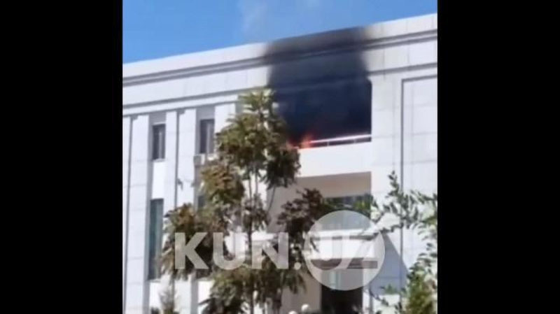 'Qoraqalpog`iston prokuraturasida yong`in sodir bo`ldi(video)'ning rasmi