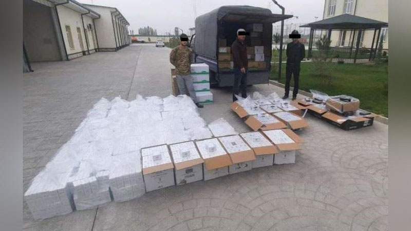 'Ohangaronda bojxonadan yashirilgan tamaki mahsulotlari to`xtatib qolindi'ning rasmi