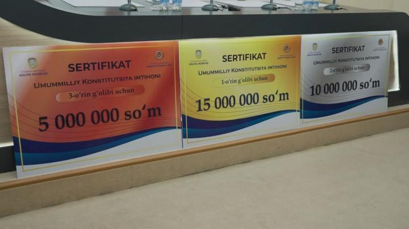 'Илк бор ўтказилган умуммиллий Конституция имтиҳони ғолиблари тақдирланди'ning rasmi