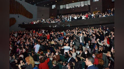 'Туркиядаги концертда бутун зал ўзбекча куйлади (фото)'ning rasmi