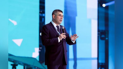 Изрображение 'Глава ГНК признался, что подрабатывал таксистом'