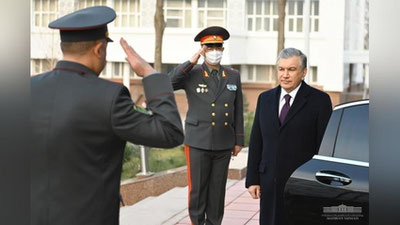 'Шавкат Мирзиёев Мудофаани бошқариш миллий марказини бориб кўрди (фото)'ning rasmi