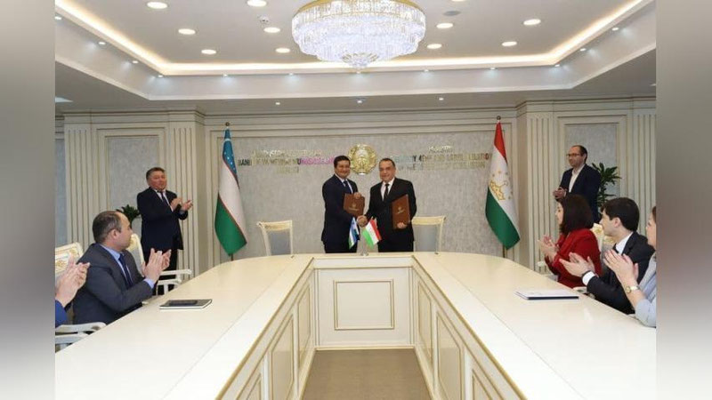 Изрображение 'Узбекистан и Таджикистан подписали 4 документа о сотрудничестве в сфере миграции'