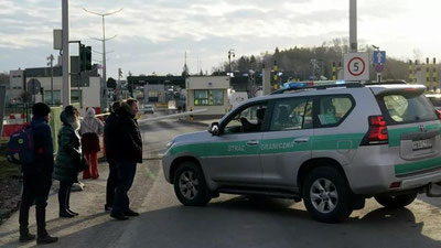 'Ҳарбий ҳаракатлар сабабли Польшага йўл олаётган украиналик қочқинлар сони маълум қилинди'ning rasmi
