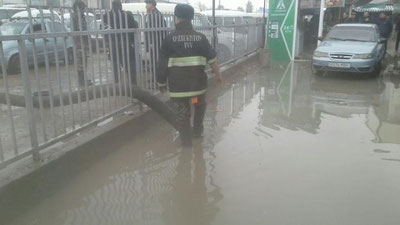 Изрображение 'Фото, видео: последствия затяжных проливных дождей в Ташкенте, Самарканде и Джизаке'