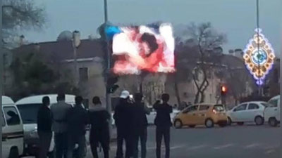 Изрображение 'В Ургенче на большом уличном мониторе показали видео для взрослых'