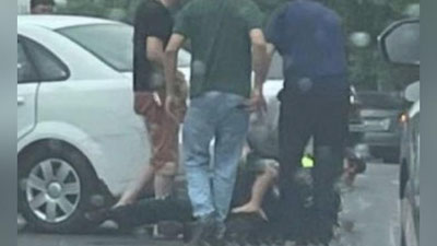 'Тошкентда “Hyundai Sonata” чорраҳада хизмат олиб бораётган ЙПХ ходимини уриб кетди (видео)'ning rasmi