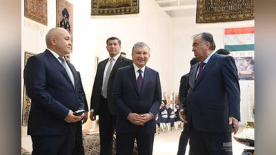 'Shavkat Mirziyoev va Emomali Rahmon Xiva gilam kombinatida bo`ldi'ning rasmi