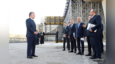 Изрображение 'Глава государства проинспектировал строительство надземной линии метрополитена в Ташкенте'