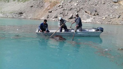 Изрображение 'Плавающие острова мусора на Чарвакском водохранилище сняли на видео'