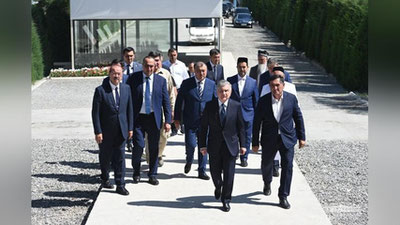 Изрображение 'Президент посетил в Самарканде мавзолей Имама Бухари и строящийся туристический центр'