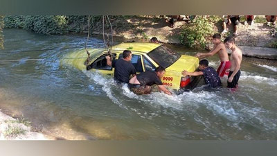 Изрображение 'В Алмалыке вытащили автомобиль из канала (фото)'