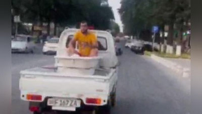 Изрображение 'Водителя Labo и его пассажира, ехавшего в ванне в кузове, арестовали на 10 суток (видео)'