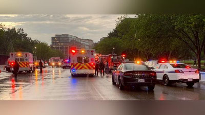 Изрображение 'Четыре человека пострадали после удара молнии около Белого дома в США (видео)'