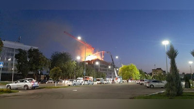 Изрображение 'В Ташкенте снова горит новостройка (видео)'