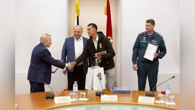 'O`zbekistonlik migrant Moskvada ikki kishini yong`indan qutqarib qoldi (video)'ning rasmi