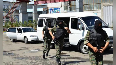 'Freedom Payments ofisini niqobli odamlar bosgani aytilmoqda'ning rasmi