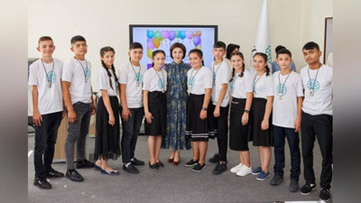 Изрображение 'Первая леди страны посетила школы в Бухарской области'