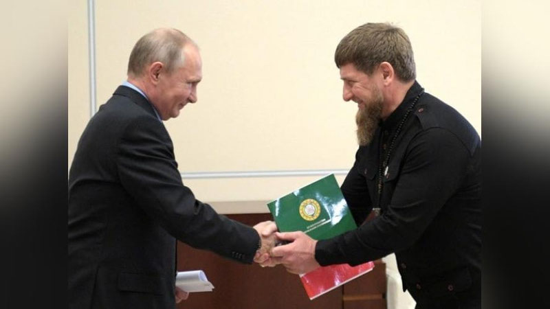 'Кутилмаган совға: Путин туғилган кун арафасида Қодировни иккинчи бор генерал унвони билан "сийлади"'ning rasmi