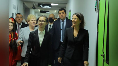 Изрображение 'Глава МИД ФРГ Анналена Бербок побывала в ташкентской школе №60 (фото)'