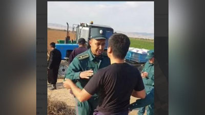 'Surxondaryoda klaster va fermerlar o`rtasidagi janjalni bartaraf qilishga kelgan IIV xodimlari zo`ravonlikda ayblandi(video)'ning rasmi