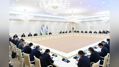 'O`tgan hafta Namanganda 110 tonna, Qoraqalpog`istonda 22 tonna aholiga berilishi kerak bo`lgan ko`mir noqonuniy ravishda sotib yuborilgan — Shavkat Mirziyoev'ning rasmi