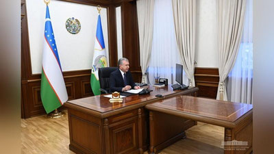 'Shavkat Mirziyoev maktablarda xorijiy tillar va kasb o`rgatish tizimini rivojlantirish masalalari bo`yicha kengaytirilgan yig`ilish o`tkazdi'ning rasmi