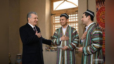 'Shavkat Mirziyoev Marg`ilondagi “Oltin ipak karvonsaroyi” turistik markazini borib ko`rdi'ning rasmi