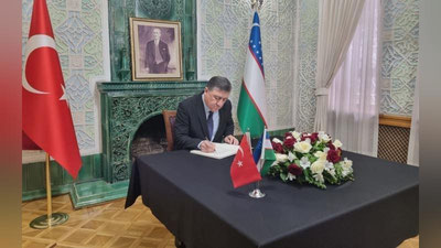 'Po`lat Bobojonov ham Turkiya elchixonasiga borib hamdardlik kitobiga tasalli so`zlarini yozdi'ning rasmi