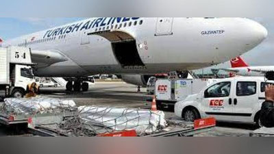 'Turkiyadagi zilzila qurboni bo`lgan namanganlik 40 yoshlik ayolning jasadi O`zbekistonga olib kelindi'ning rasmi