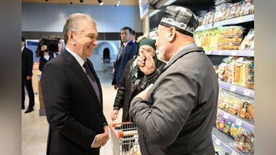 Изрображение 'Президент ознакомился с ценами на продукты питания в супермаркете в Карши'