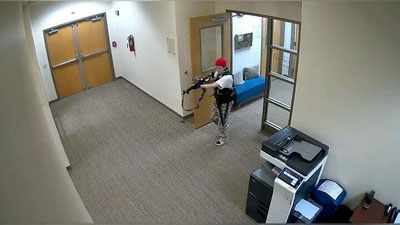 Изрображение 'В США показали кадры ликвидации Одри Хейл, которая убила 6 человек в школе (видео)'