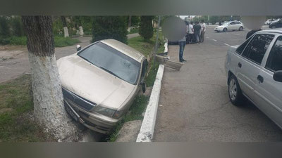 Изрображение 'В Ташкенте произошло ДТП: пострадал водитель Nissan'