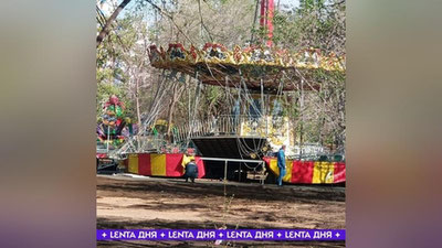 Изрображение 'В Оренбурге обрушилась карусель с людьми: страшный момент попал на видео'