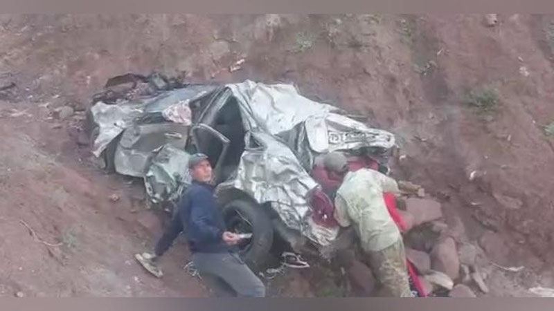 'Surxondaryoda "Gentra" jarlikka tushib ketishi oqibatida ikki kishi halok bo`ldi (video)'ning rasmi