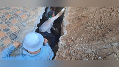 Изрображение 'В Ташкенте из-под земли вытащили мужчину, пострадавшего при рытье котлована на улице Олтинтепа'