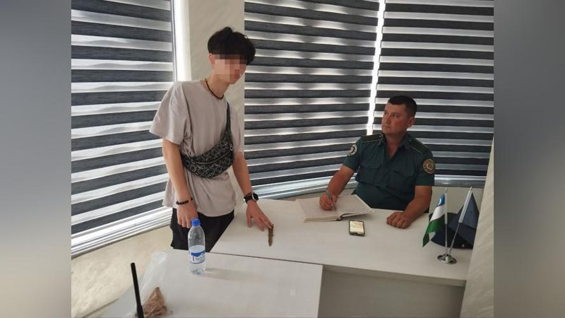 Изрображение 'У пассажира столичного метро во время проверки на входе нашли нож-бабочку'