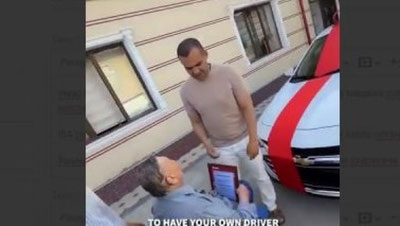 'Умар Кремлев ўзбекистонлик собиқ боксчи Руфат Рисқиевга машина совға қилди(видео)'ning rasmi