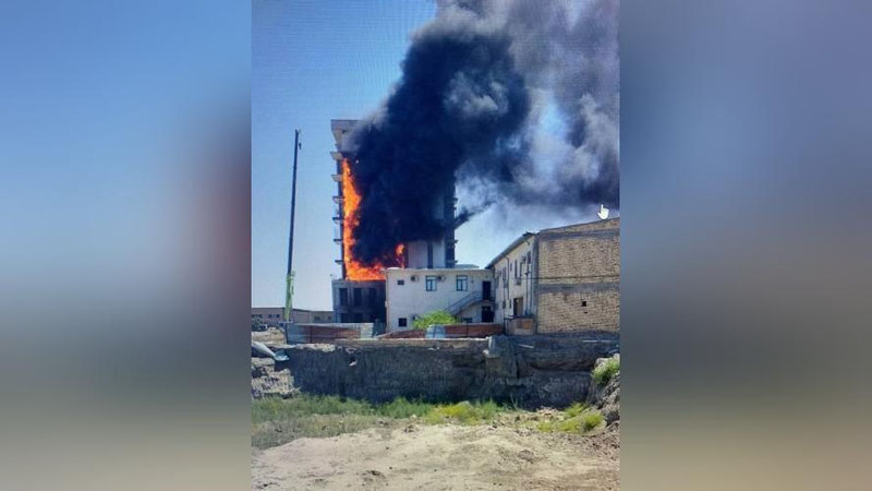 'Buxoro shaharida yangi qurilayotgan 9 qavatli uyda yong`in chiqdi'ning rasmi