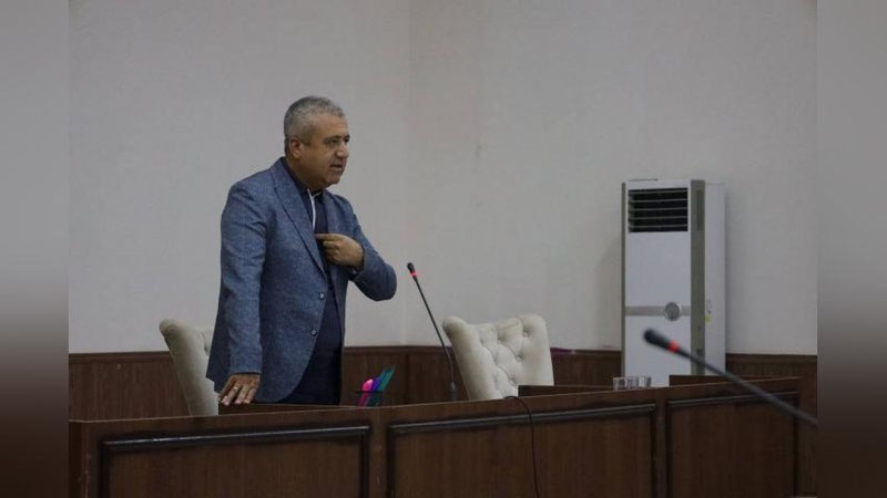 'Mirishkorning yangi tayinlangan hokimi ishni aholi muammolariga echim topishdan boshladi'ning rasmi