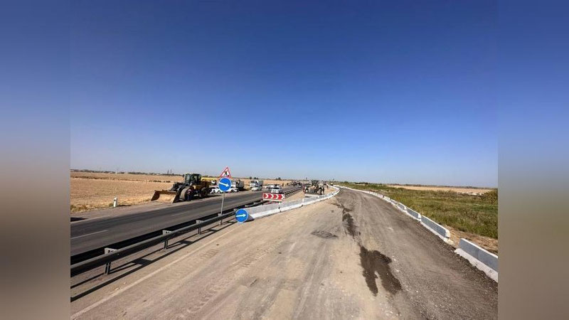 Изрображение 'На дороге "Ташкент-Термез" у разрушенного моста построили временный объезд (видео)'