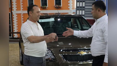 'Avgust oyida shartnoma tuzilgan avtomobillar bir oyda o`z egalariga topshirilmoqda — "UzAuto Motors"'ning rasmi