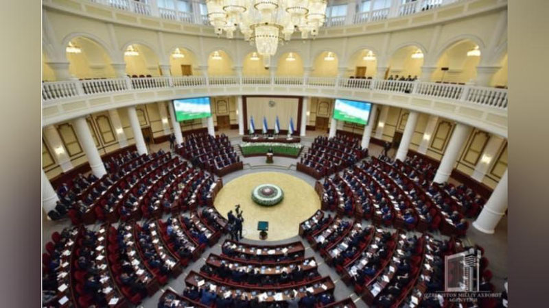 'Qonunchilik palatasi va Senatga o`zini o`zi tarqatib yuborish vakolati berilmoqda'ning rasmi